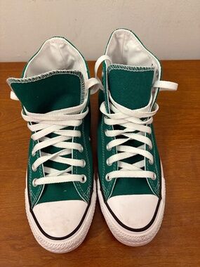 Green Converse Chuck Taylor Sneakers Women’s [8.5] Worn Once